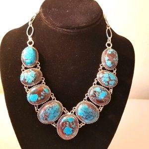 EXQUISITE NECKLACE NWOT